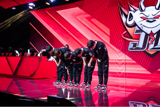 英雄联盟神秘账号胜率飙升引发玩家热议